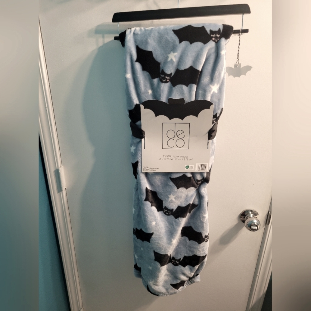 NWT Bats blanket